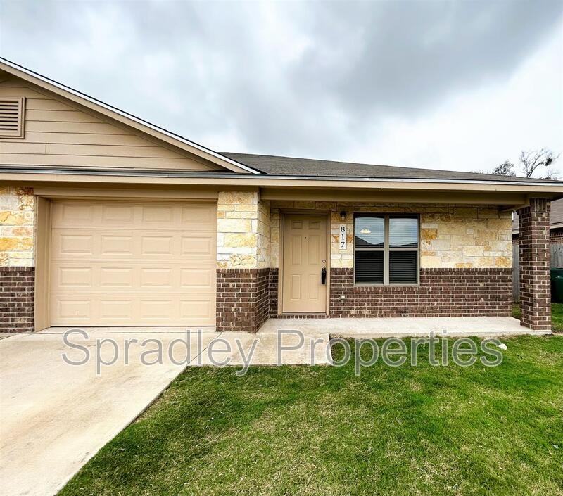 817 Laila Ln - Photo 2 of 10