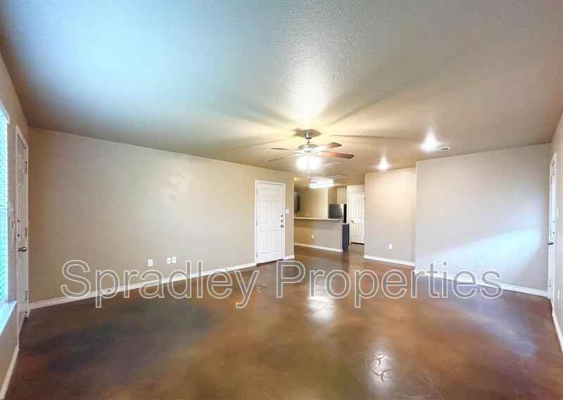 817 Laila Ln - Photo 3 of 10