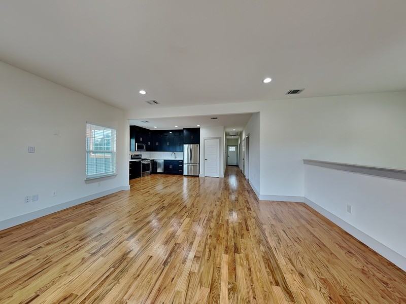 1025 N Madison Ave - Photo 2 of 15