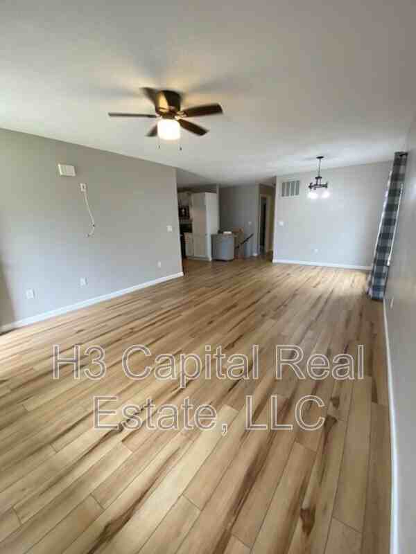 870 Lester Ave - Photo 3 of 21