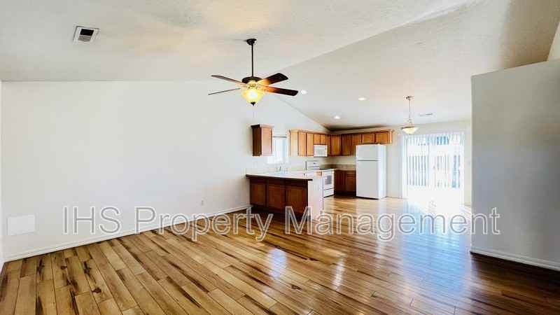 5718 Westport Ln - Photo 2 of 10