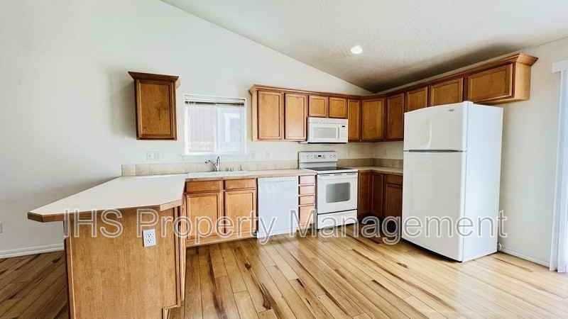 5718 Westport Ln - Photo 4 of 10