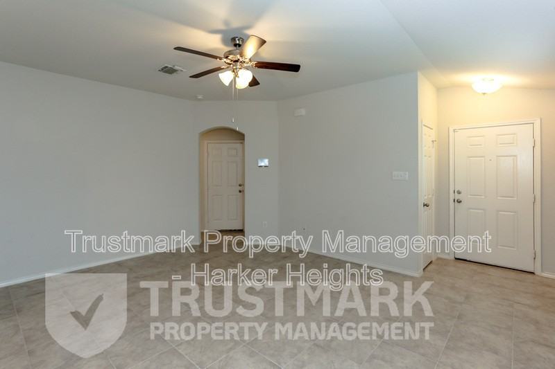 1910 Bee Creek Loop - Photo 4 of 28