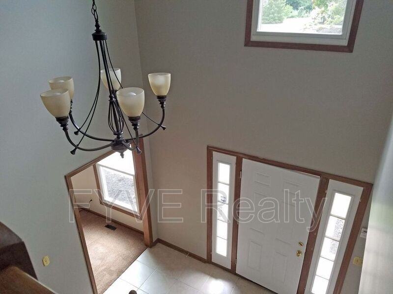 7621 White Oak Dr - Photo 2 of 15