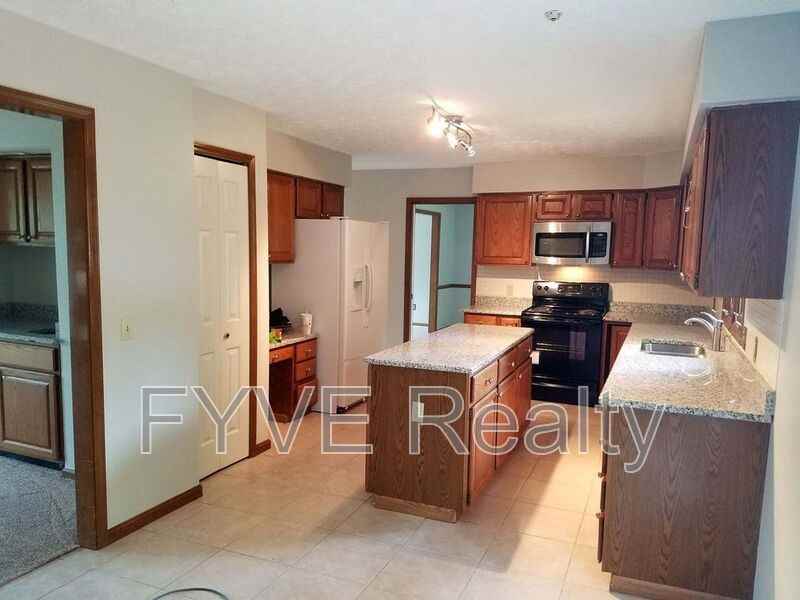 7621 White Oak Dr - Photo 3 of 15