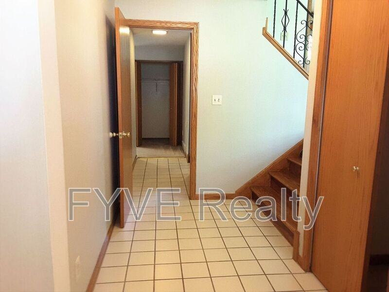 6376 Woodbury Dr - Photo 2 of 15
