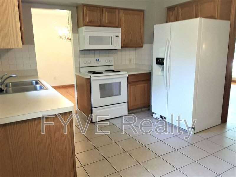 6376 Woodbury Dr - Photo 3 of 15