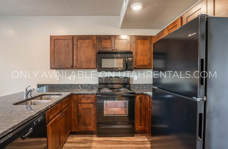 1925 Nw #300 - Photo 3 of 17