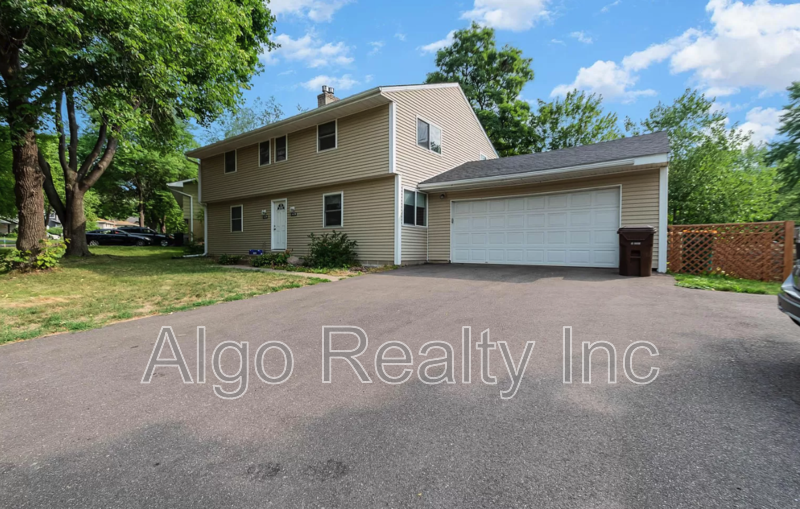 3620 3620/3630 Louisiana Avenue North - Photo 2 of 9