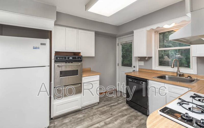 3620 3620/3630 Louisiana Avenue North - Photo 4 of 9