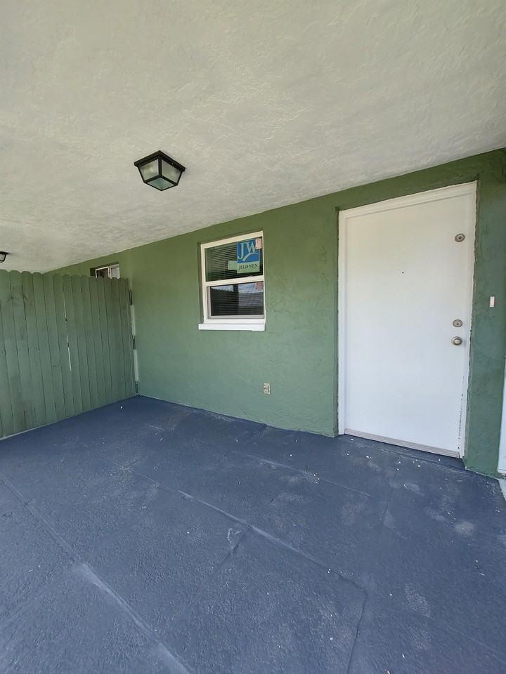 11341 Linda Loma Drive - Photo 2 of 17