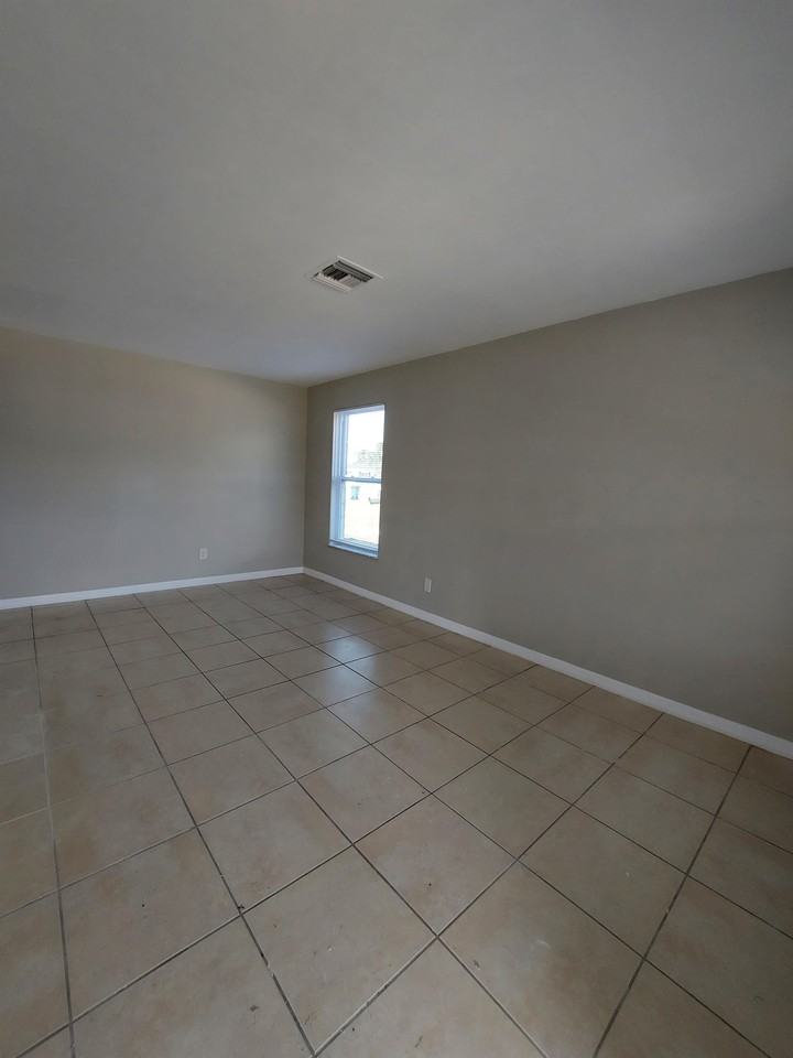 11341 Linda Loma Drive - Photo 5 of 17