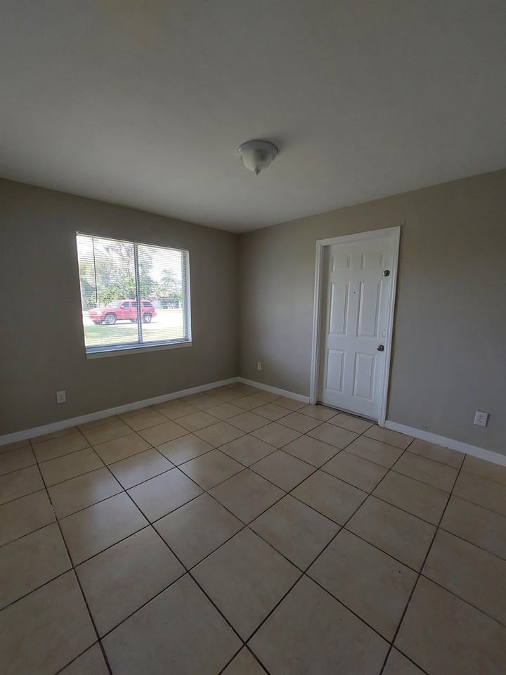 11341 Linda Loma Drive - Photo 6 of 17