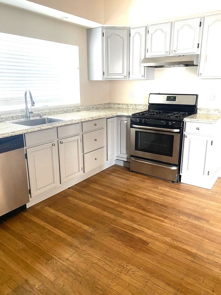 916 Chester Pike - Photo 2 of 10