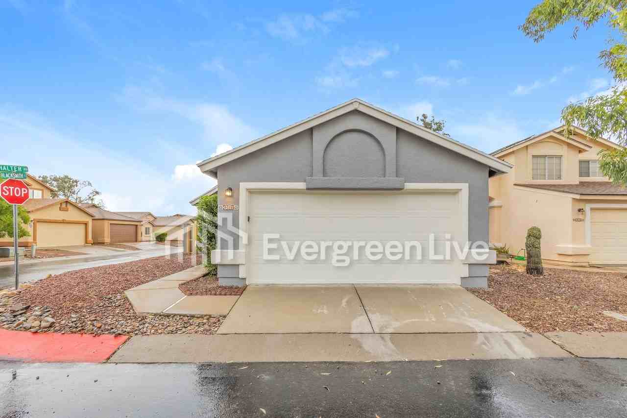 4301 W Blacksmith St - Photo 2 of 27