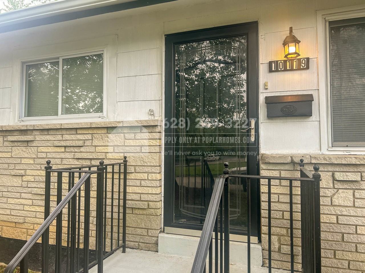 10119 Royal Dr - Photo 3 of 23