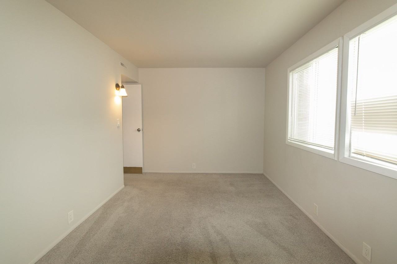 Eastgate Apartments - Photo 5 of 22