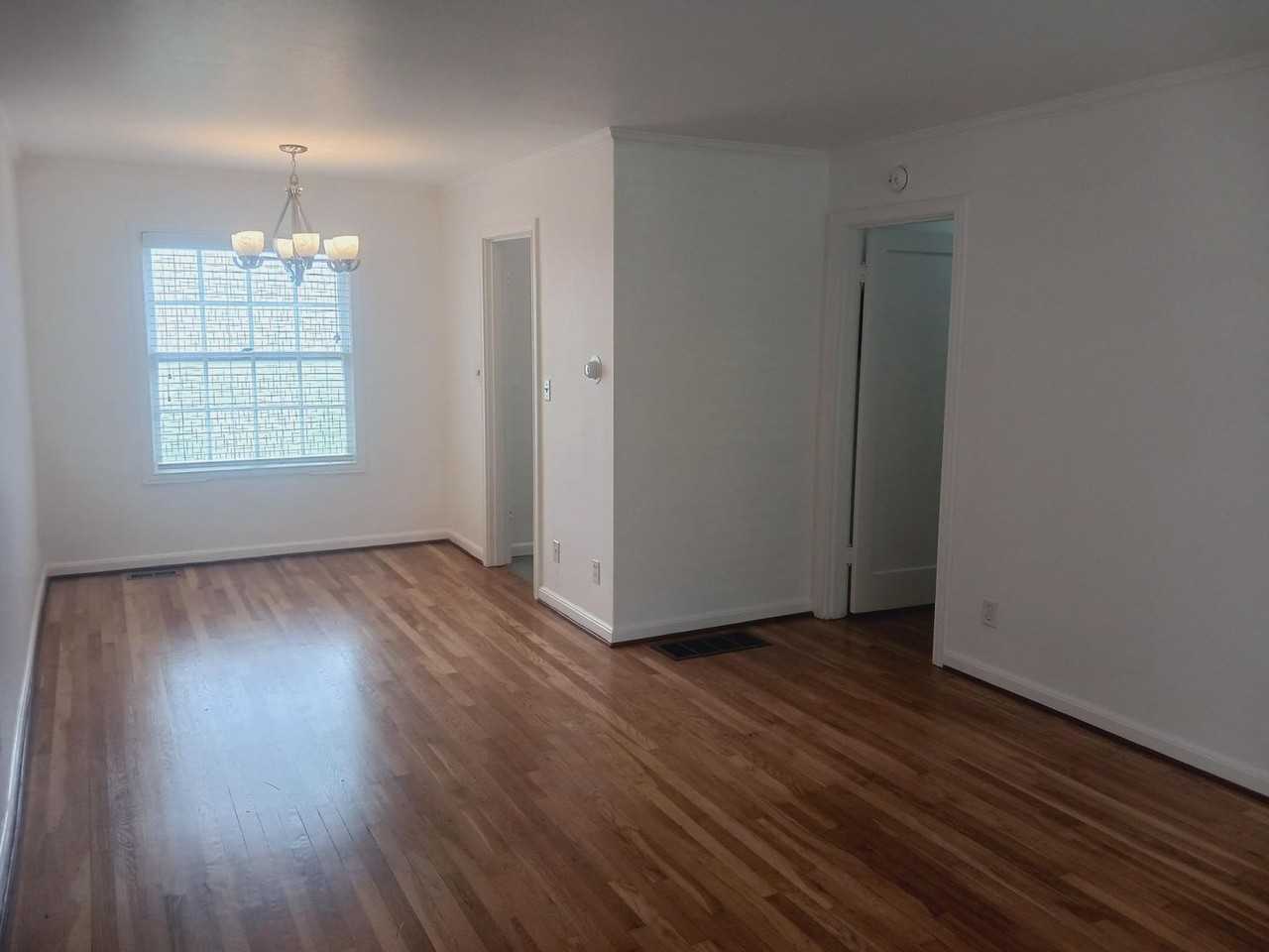 Broadmoor Manor - Photo 4 of 50