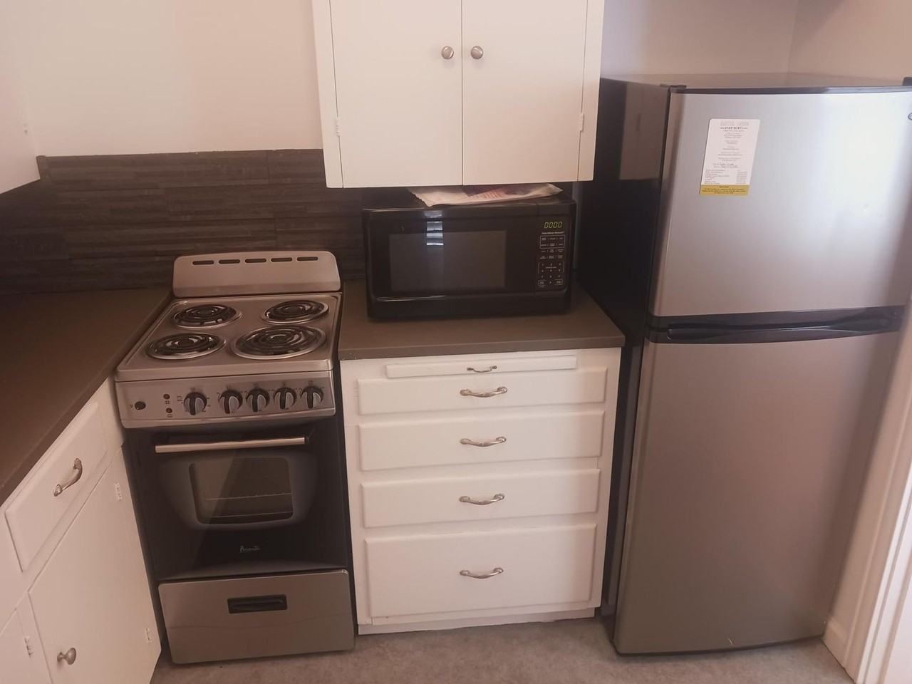 Broadmoor Manor - Photo 5 of 50