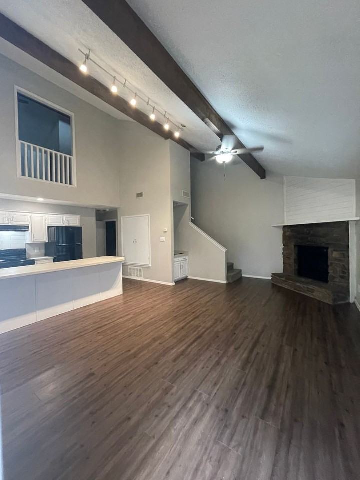 Silver Falls Townhomes - Photo 7 of 9