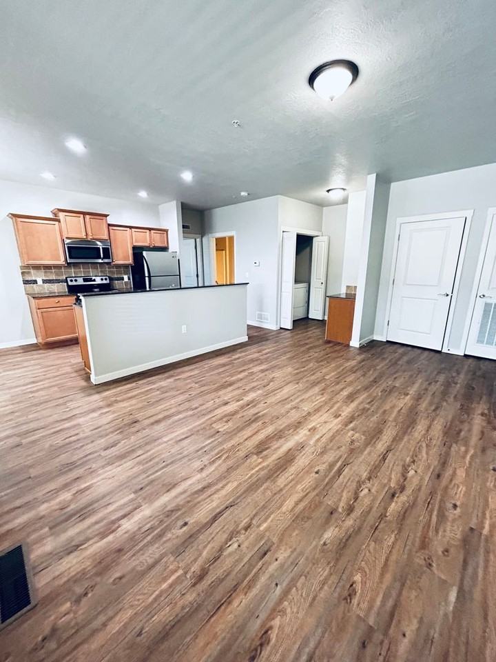 2547 E BLUE TICK ST - Photo 3 of 22