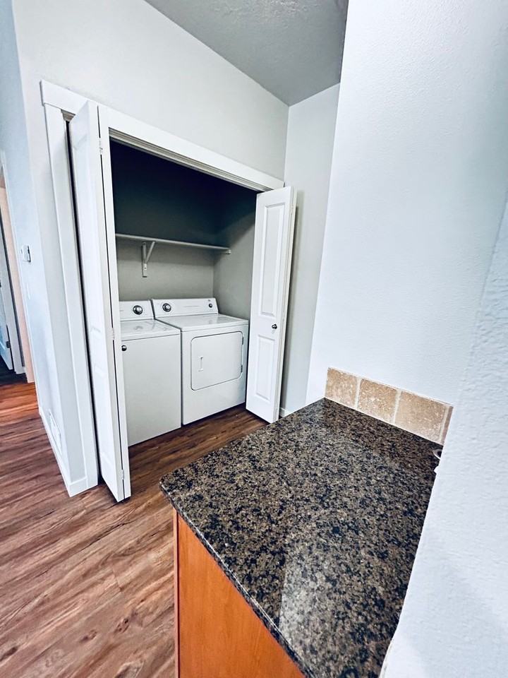 2547 E BLUE TICK ST - Photo 7 of 22