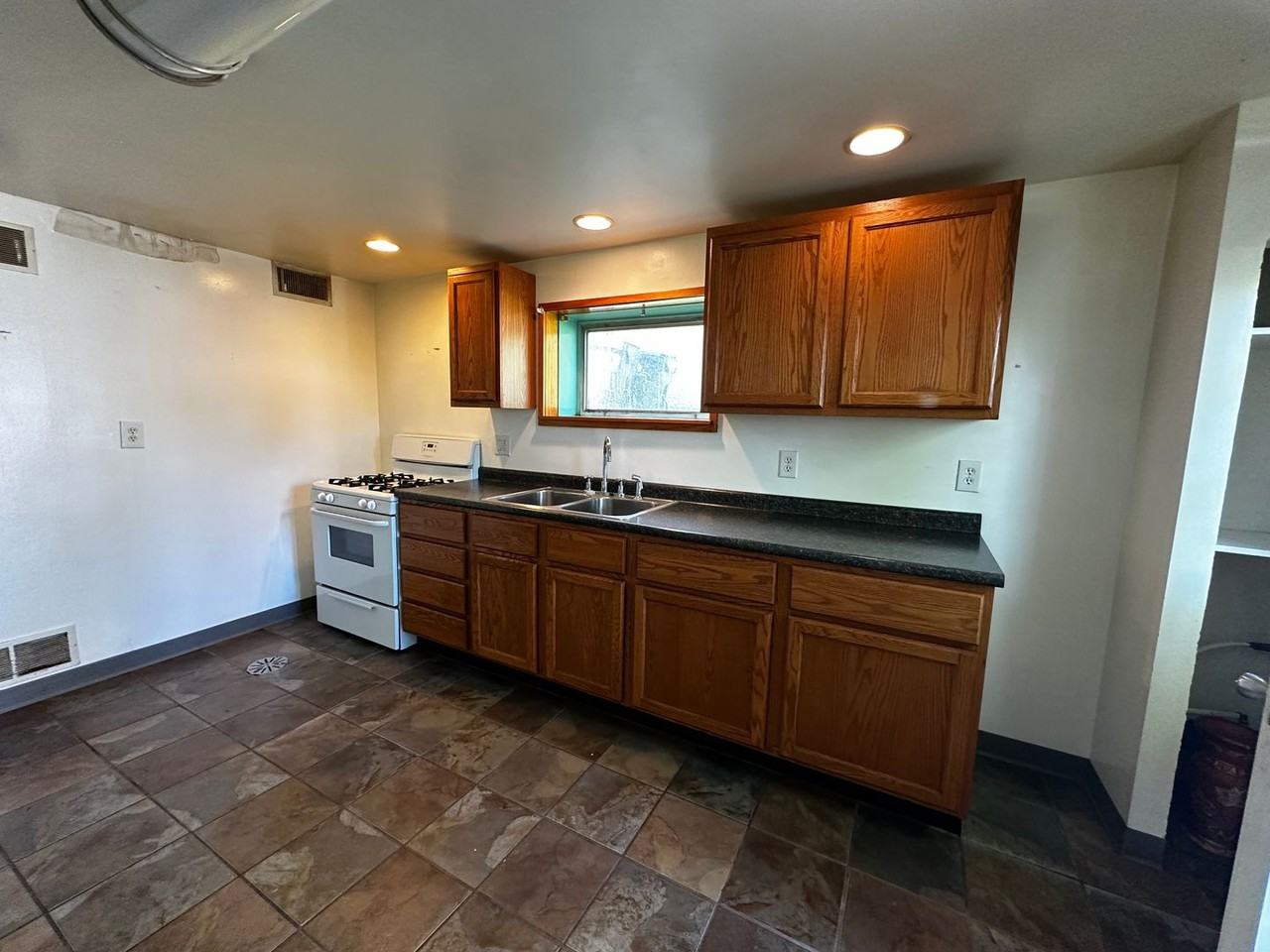 2103 E Harvard Ave - Photo 3 of 8