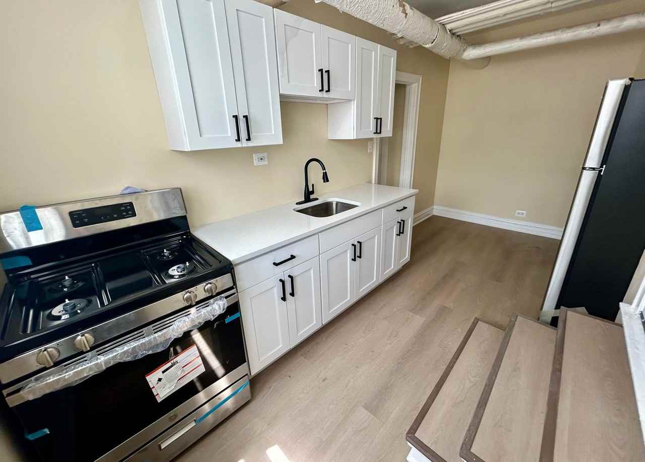 4049 W School St #B - Photo 2 of 9