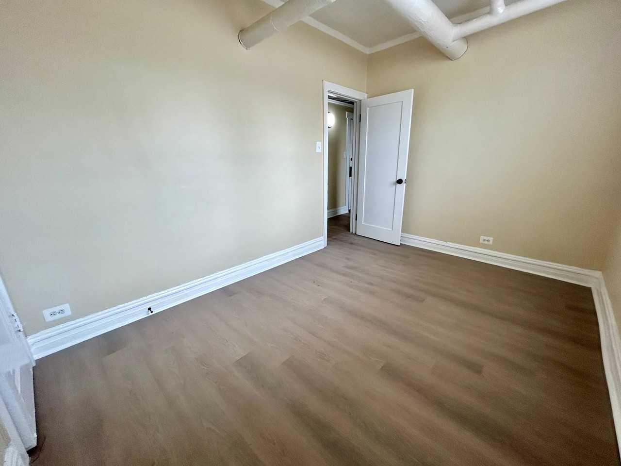 4049 W School St #B - Photo 6 of 9