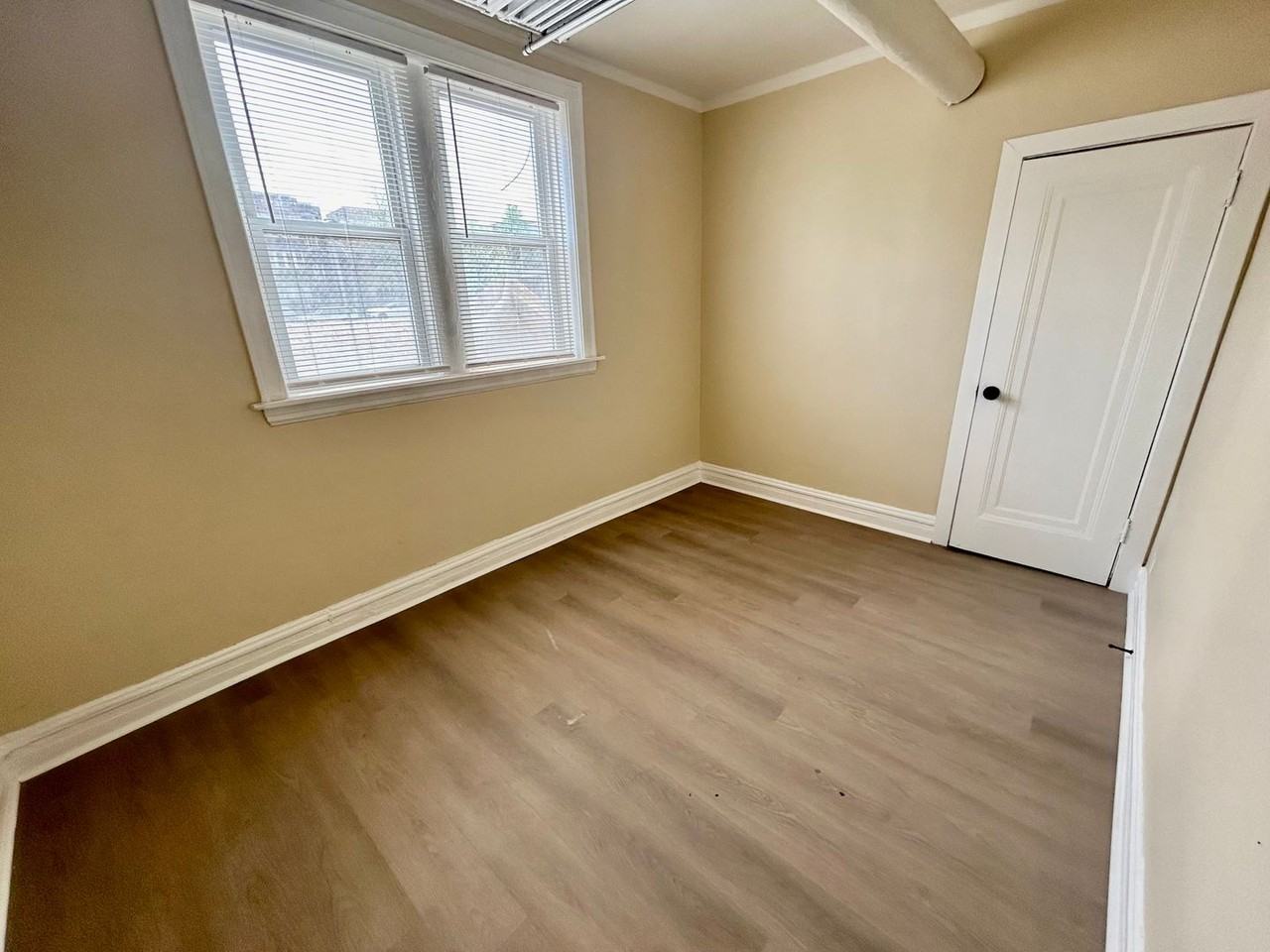 4049 W School St #B - Photo 7 of 9