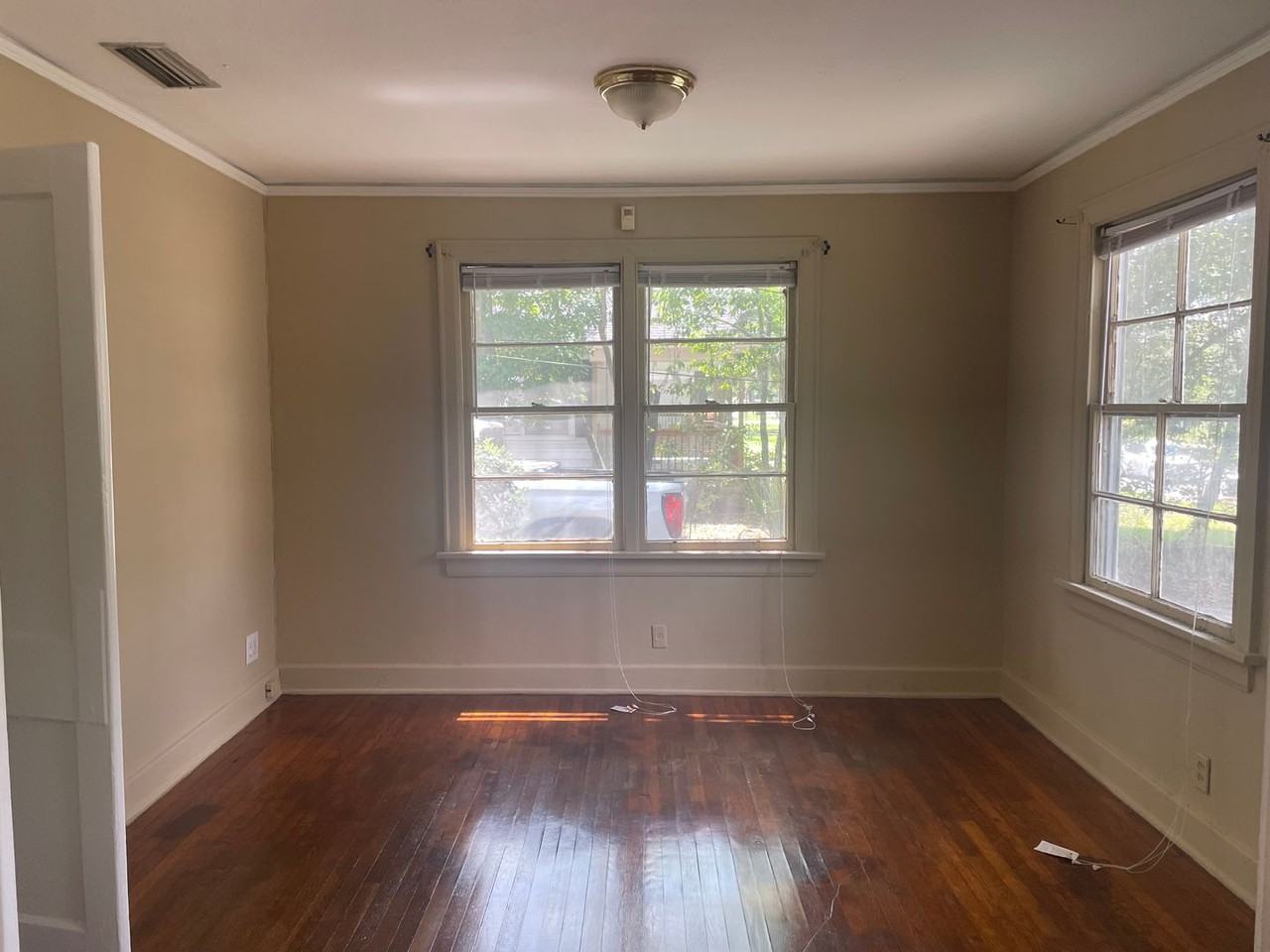 1211 N Oak St - Photo 3 of 7