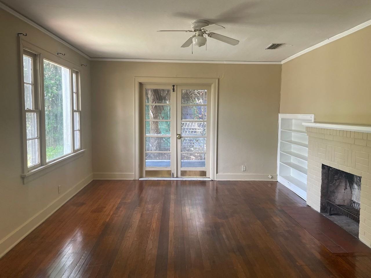 1211 N Oak St - Photo 4 of 7