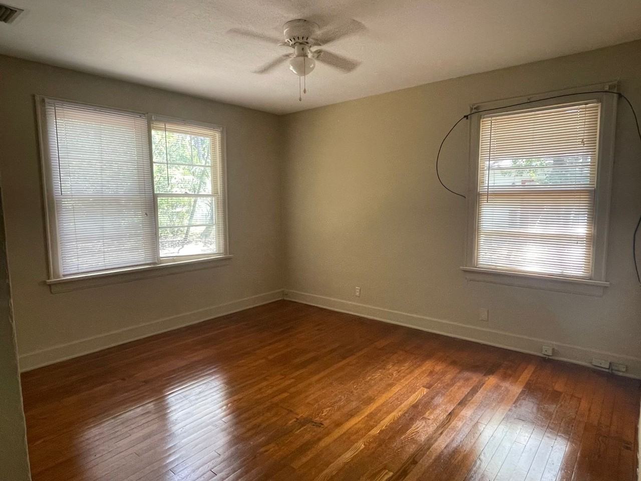 1211 N Oak St - Photo 5 of 7