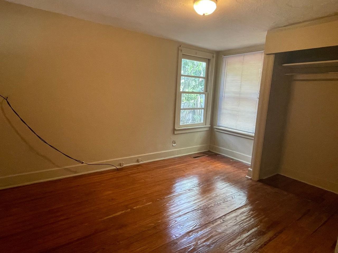 1211 N Oak St - Photo 6 of 7
