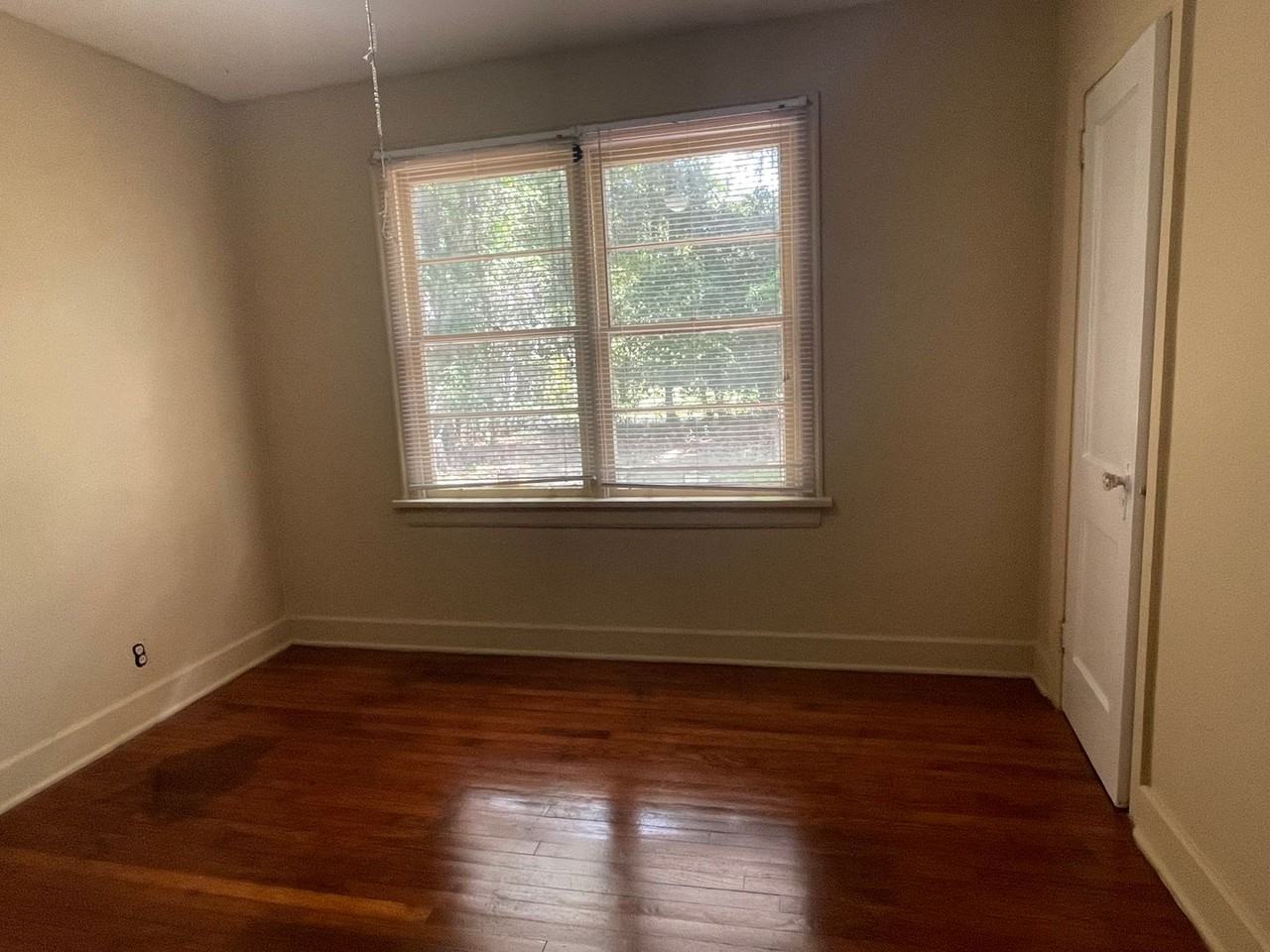 1211 N Oak St - Photo 7 of 7