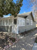 featured image of 206 E 5th St