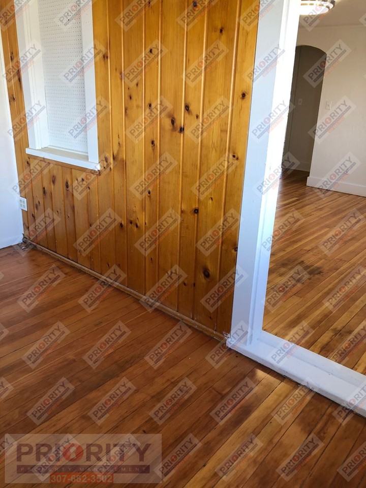 206 E 5th St - Photo 2 of 13