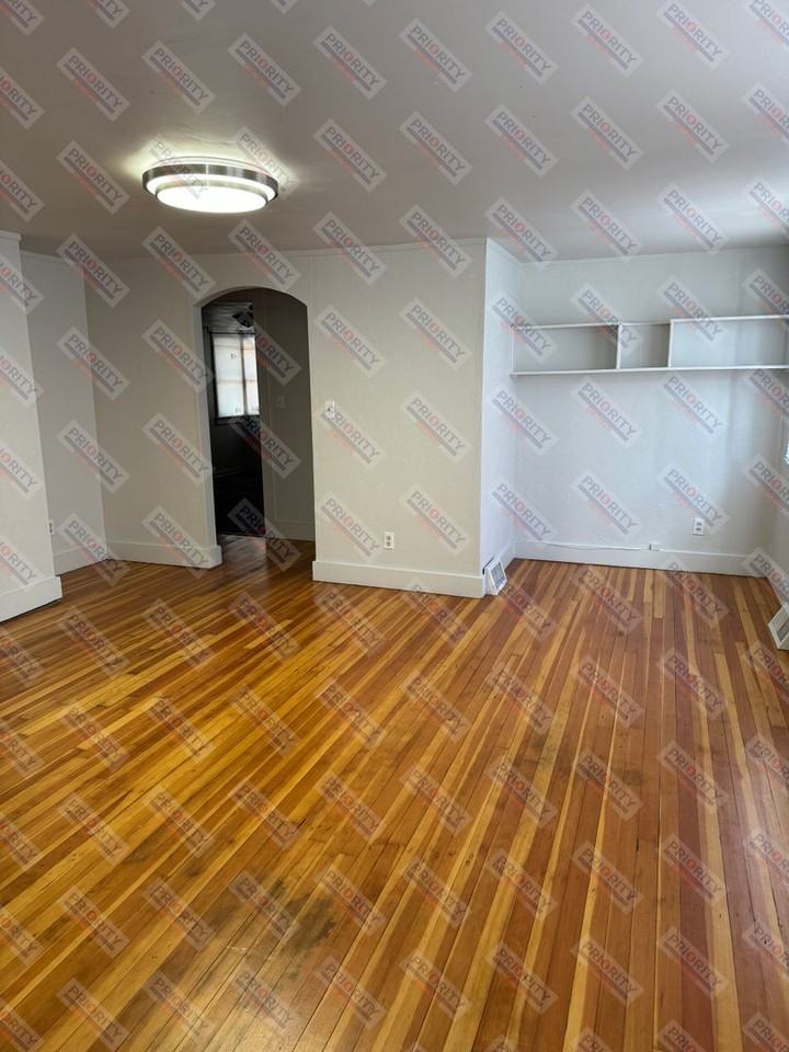 206 E 5th St - Photo 3 of 13