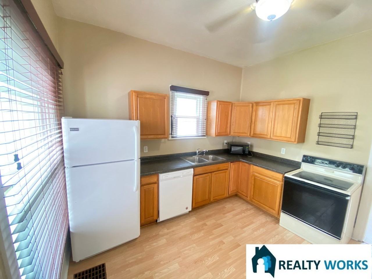 3226 Orchard Street - Photo 3 of 19