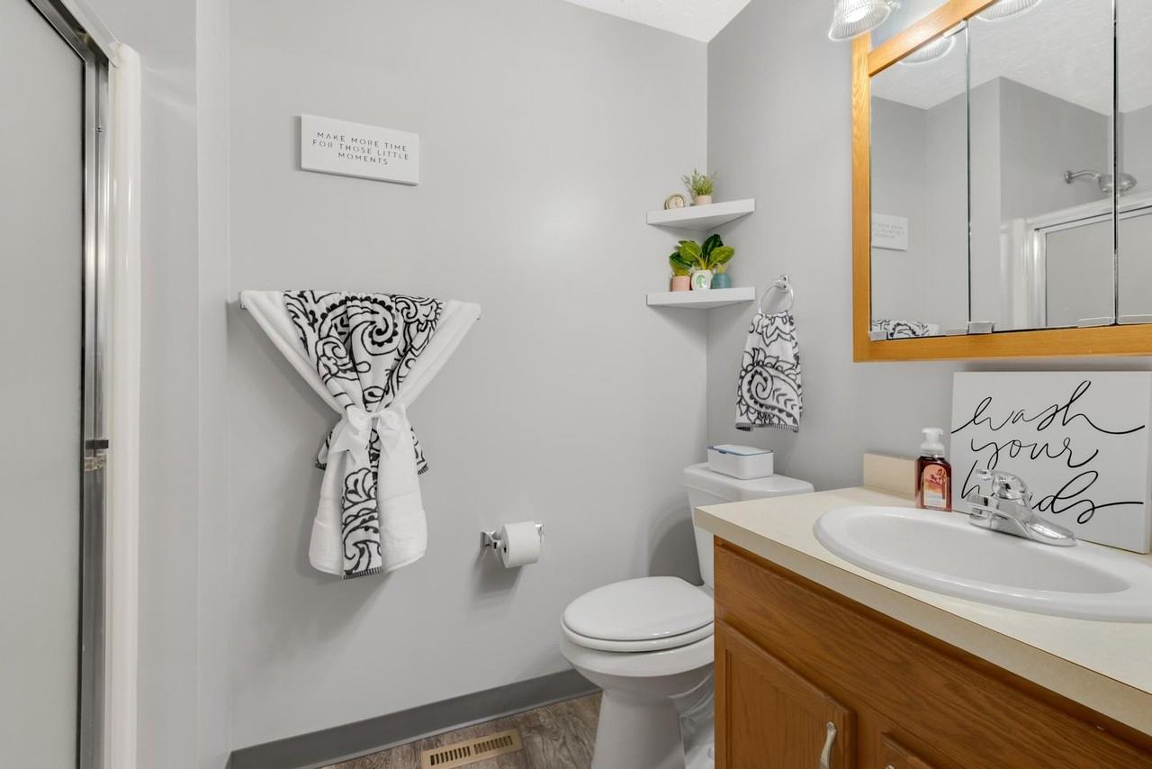 Mt. Vernon Manor - Photo 7 of 29