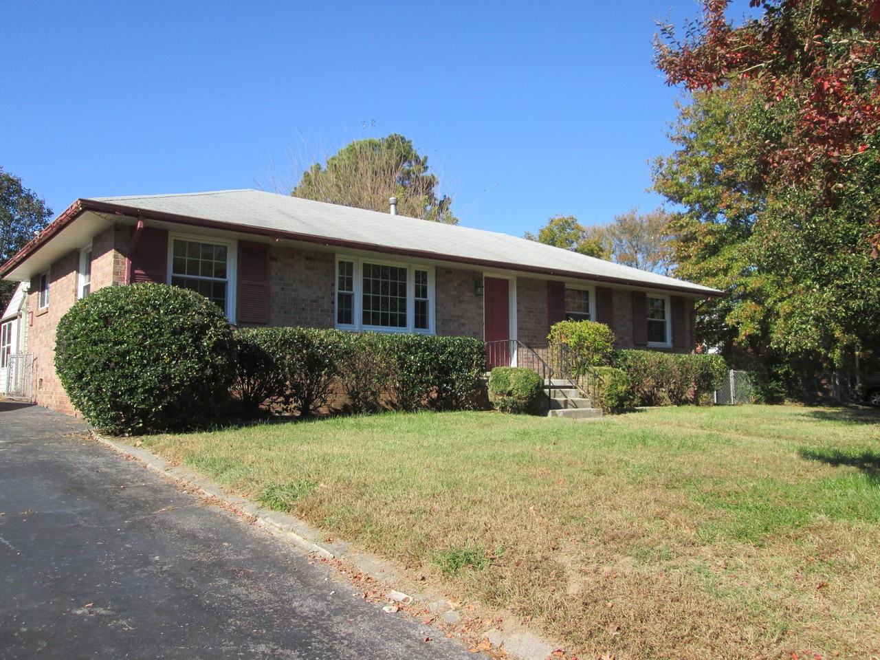 3914 Longleaf Dr - Photo 2 of 15