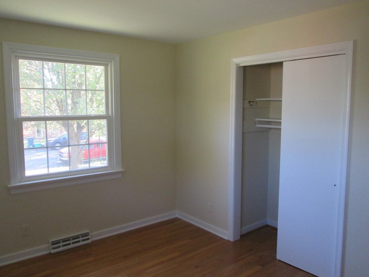 3914 Longleaf Dr - Photo 4 of 15