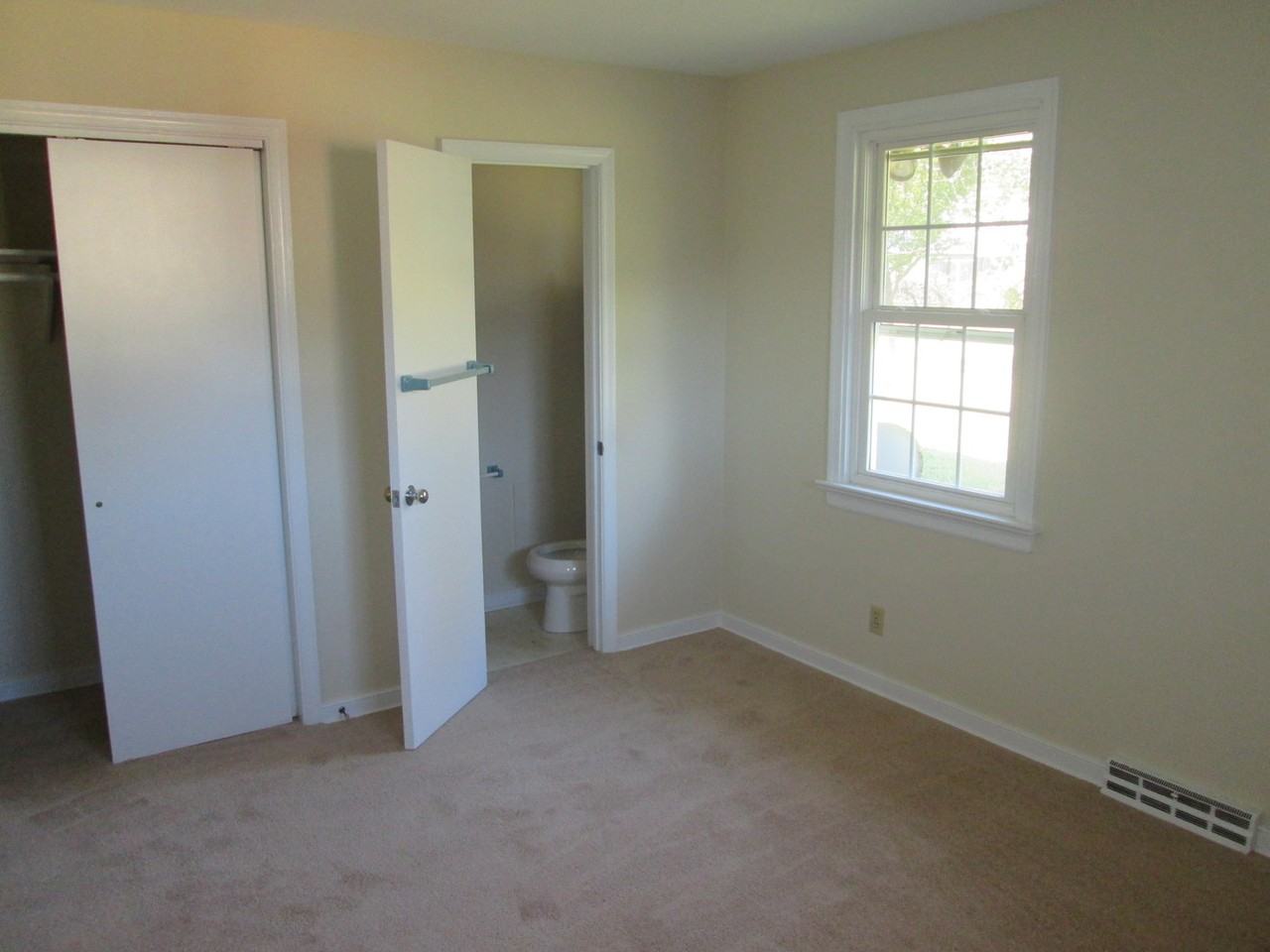 3914 Longleaf Dr - Photo 5 of 15