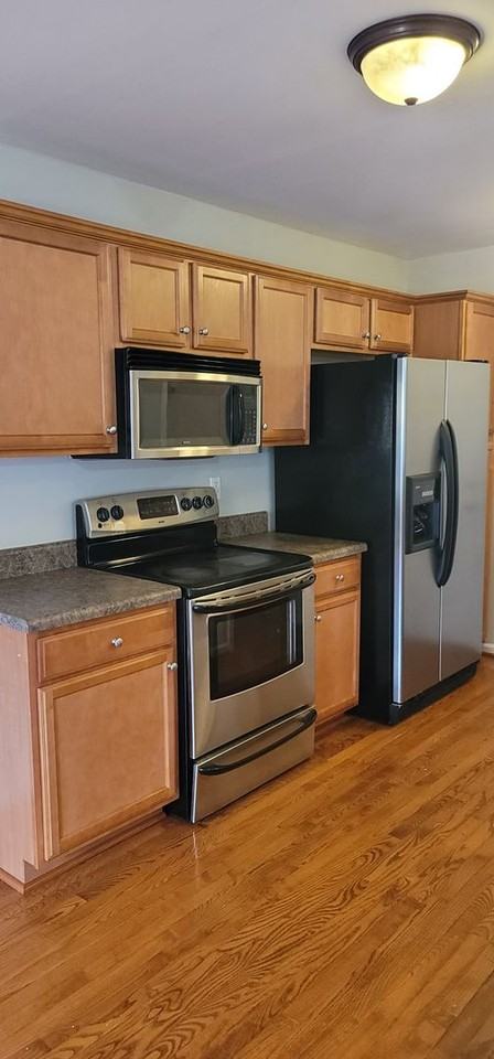8022 Raymede Ct - Photo 4 of 14