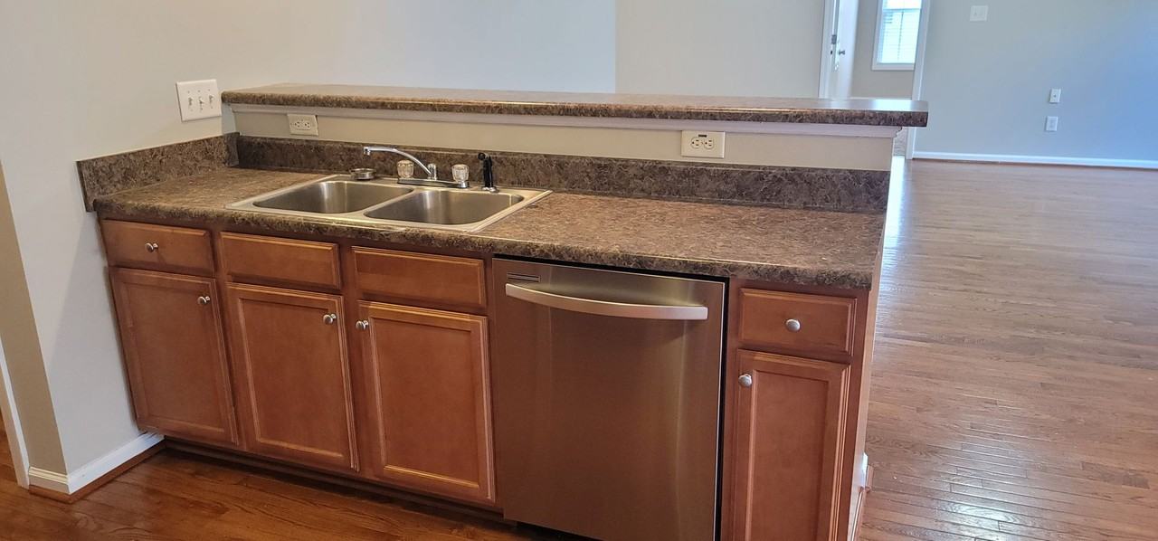 8022 Raymede Ct - Photo 5 of 14