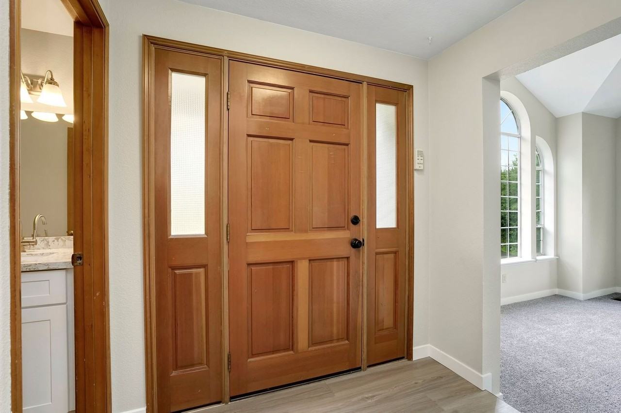 12208 30th St Ne - Photo 4 of 33