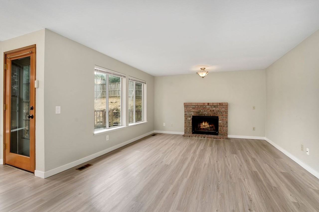 12208 30th St Ne - Photo 5 of 33