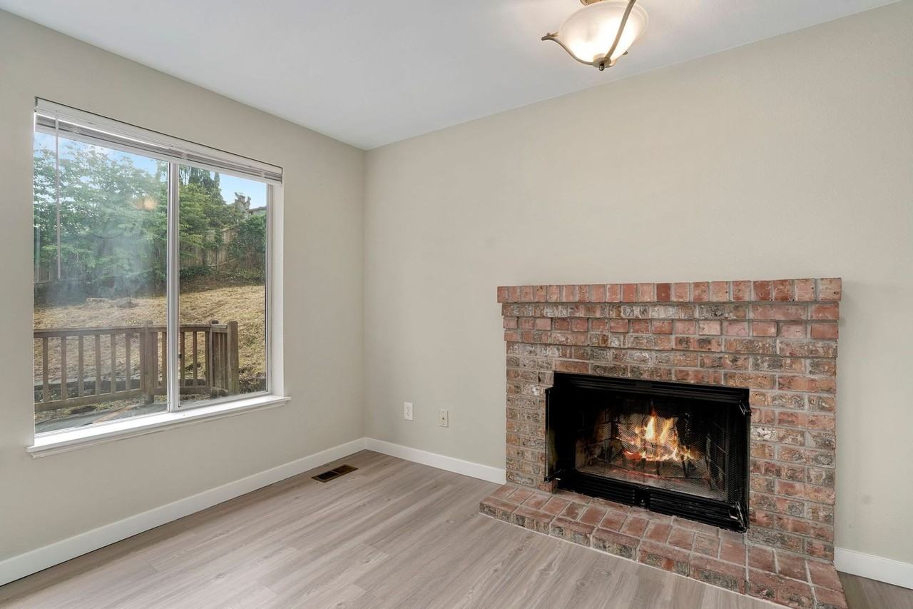 12208 30th St Ne - Photo 6 of 33