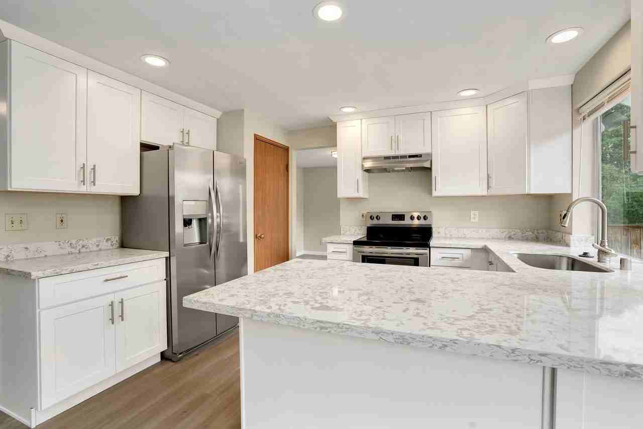 12208 30th St Ne - Photo 7 of 33