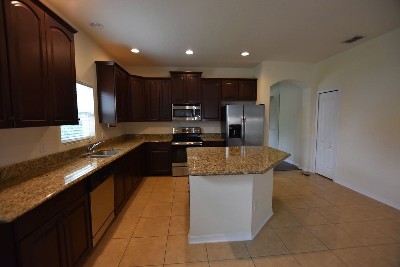 708 Lake Tarpon Way - Photo 3 of 26